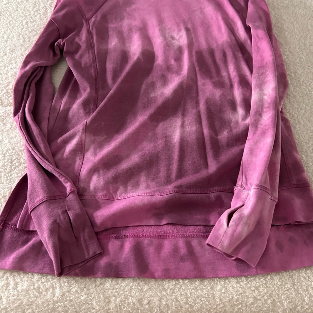 Pink sweaty Betty sweatshirt worn once.  Has thumbholes.  Good w leggings.
